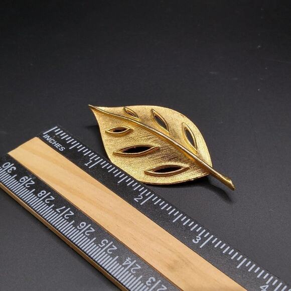 Vintage 1960s Gold Plated Leaf Brooch, 2 3/4 Inches - Picture 7 of 8